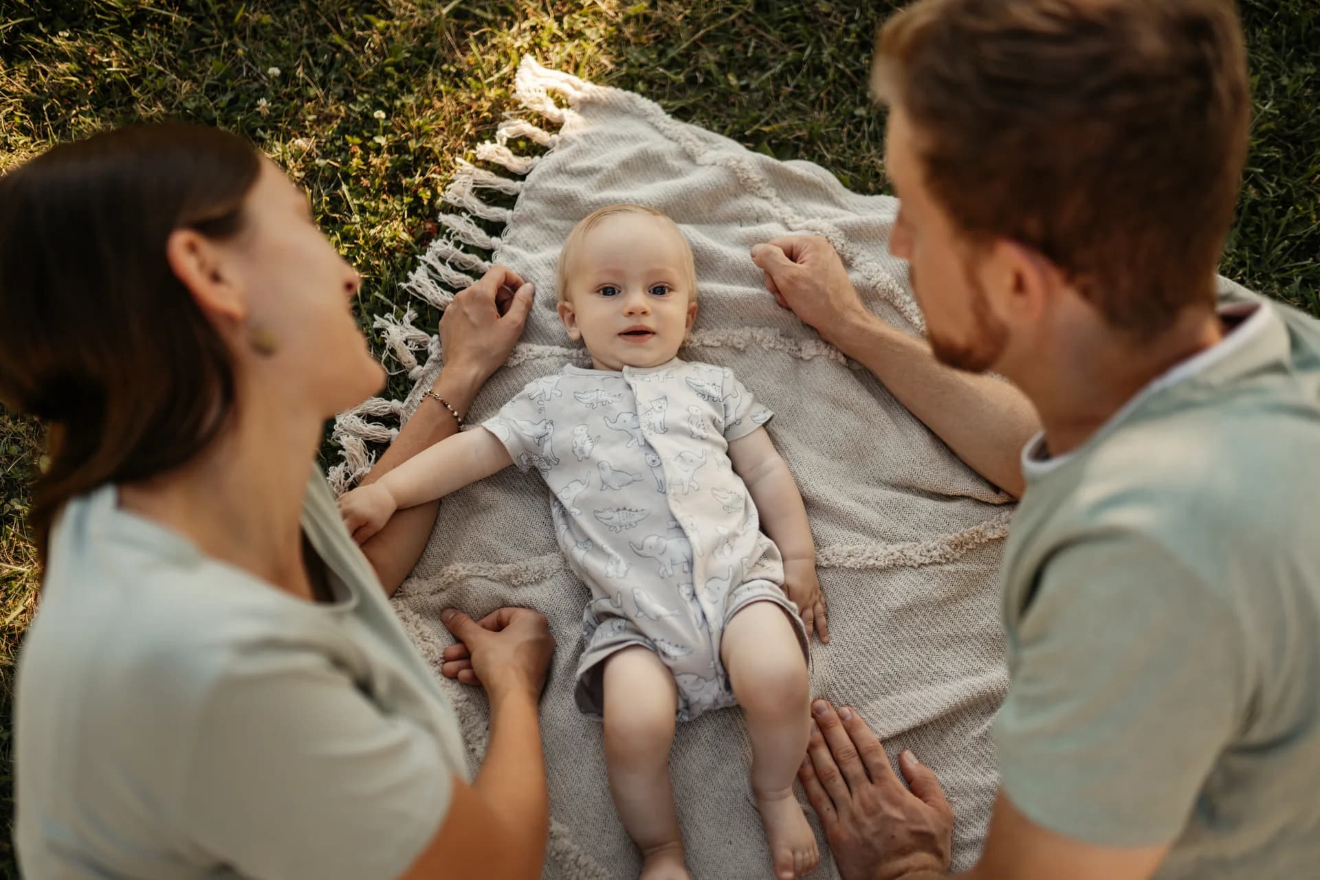 Familie gemeinsam in der Natur
